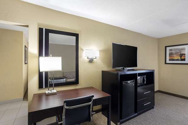 Suite - Best Western Harrisburg North Hotel - I-81, Exit 69