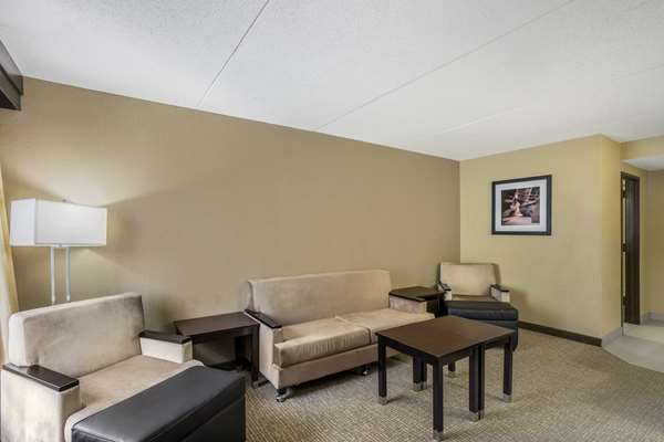 Suite - Best Western Harrisburg North Hotel - I-81, Exit 69