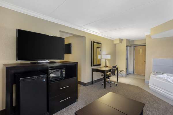 Suite - Best Western Harrisburg North Hotel - I-81, Exit 69