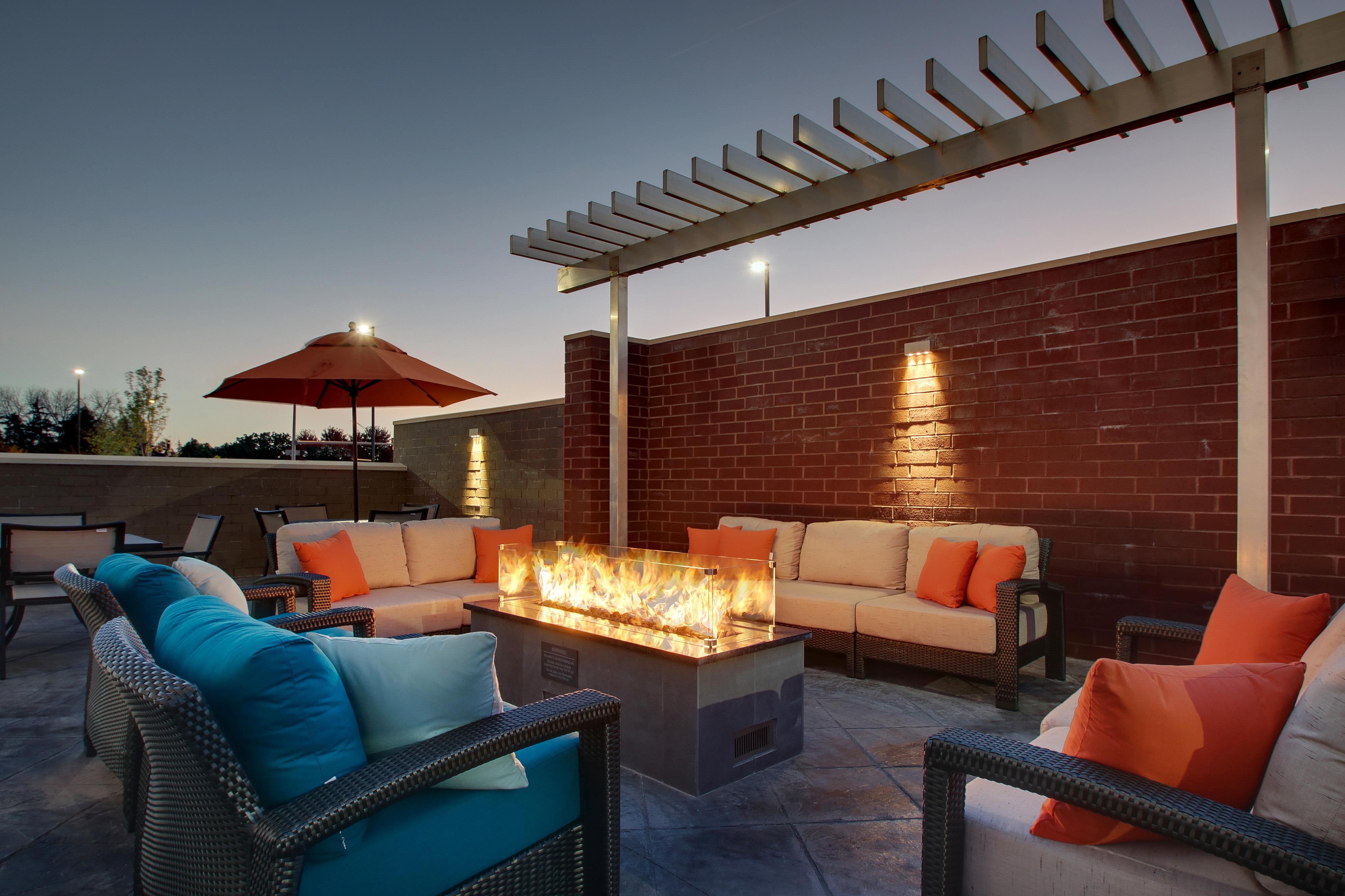 Patio Terrace | Hyatt House Chicago Oak Brook