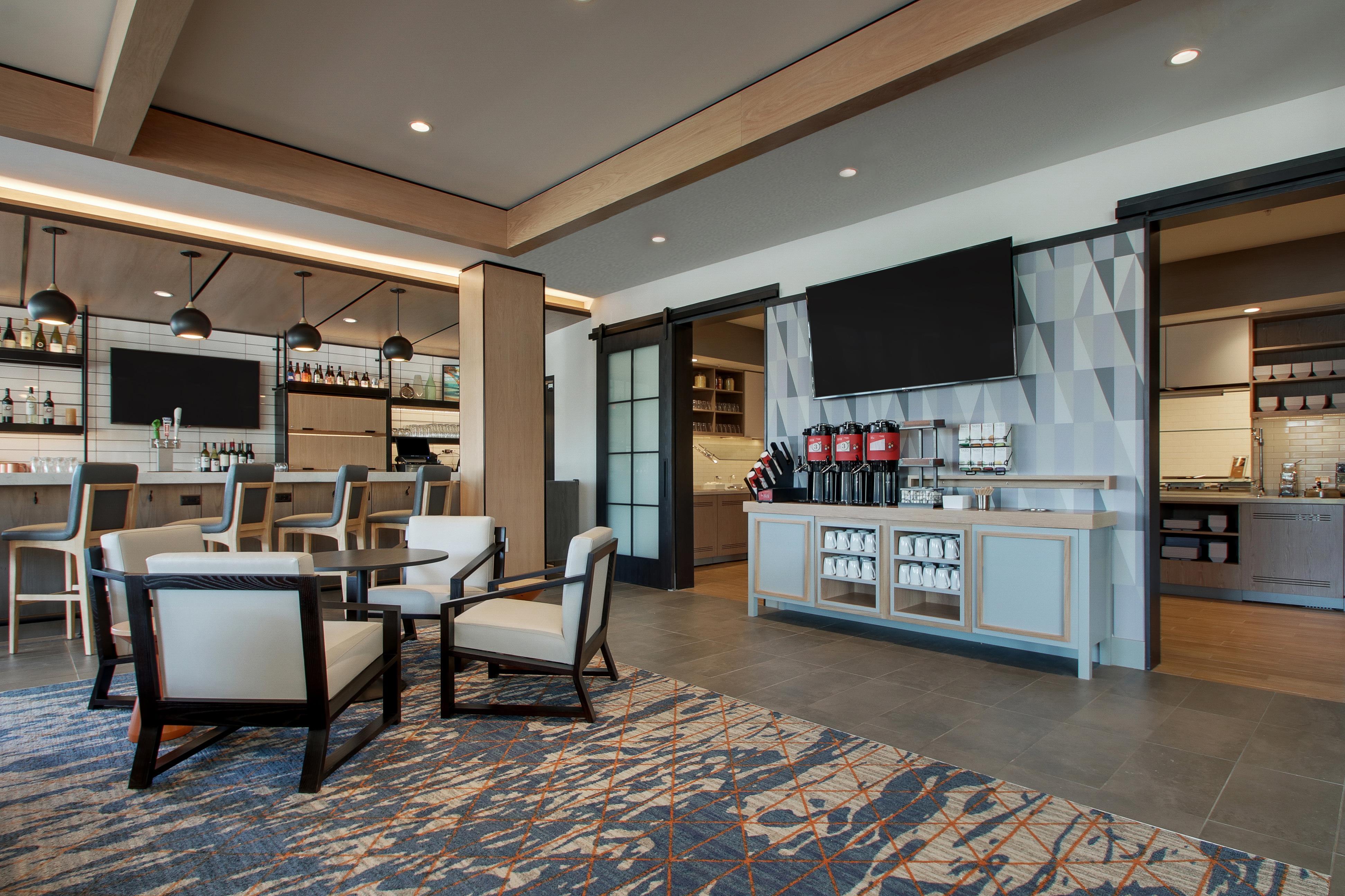 Breakfast Area | Hyatt House Chicago Oak Brook