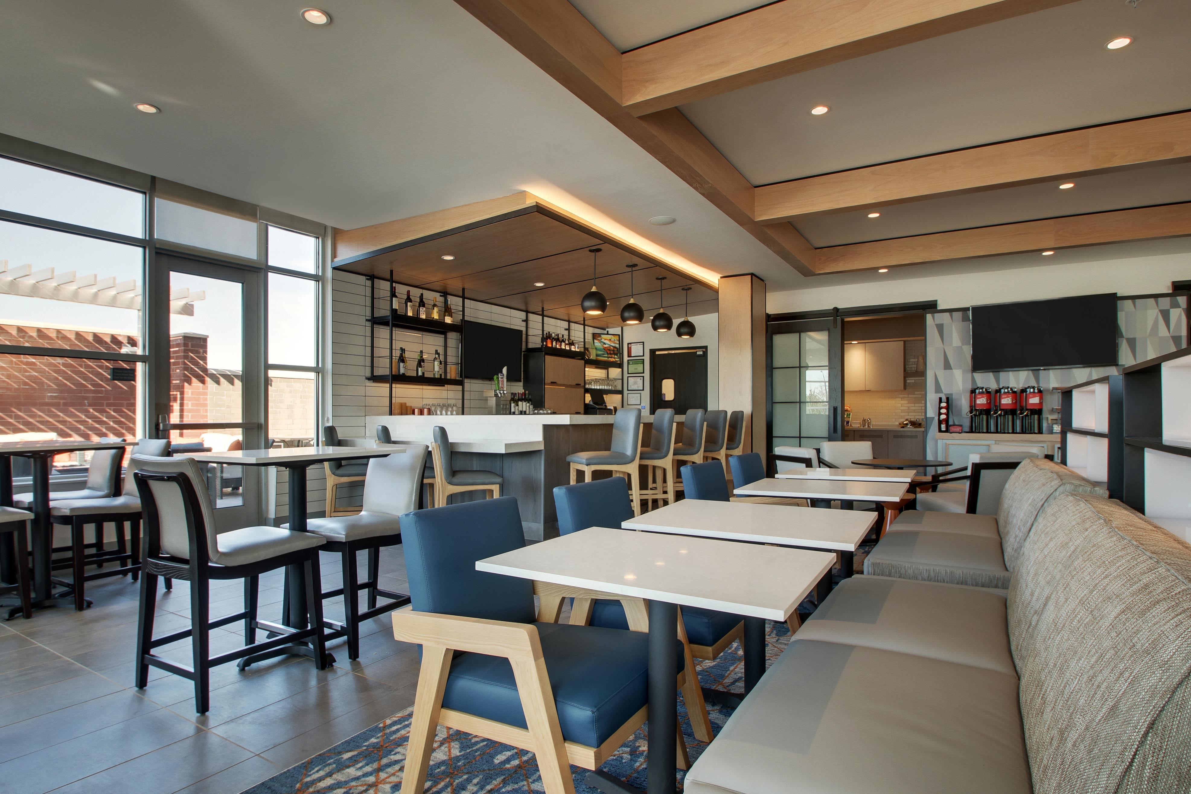 Restaurant | Hyatt House Chicago Oak Brook
