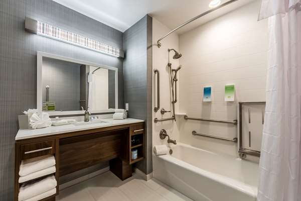  - Home2 Suites by Hilton Northlake - I-35, Exit 70