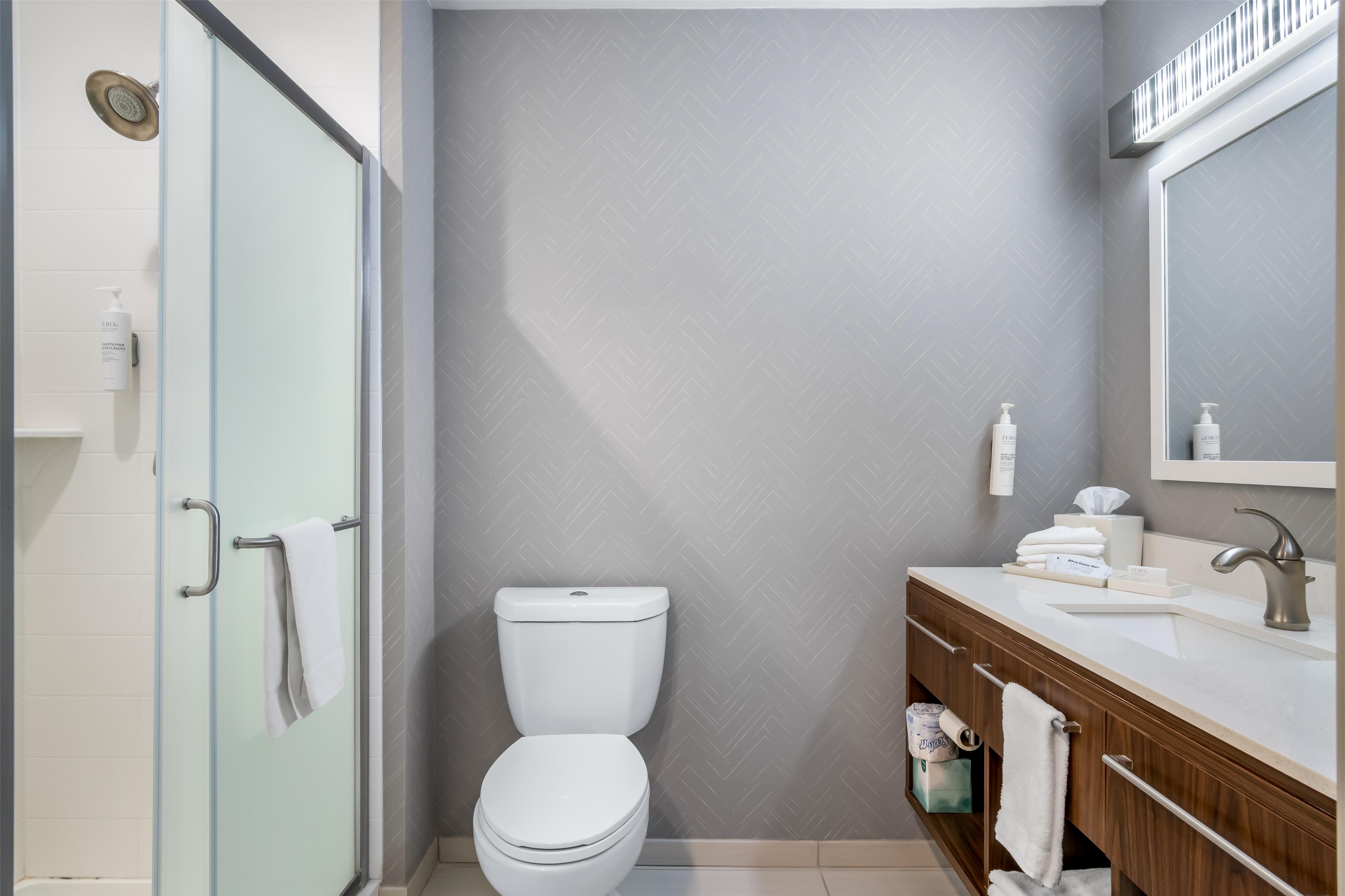Guest room bath