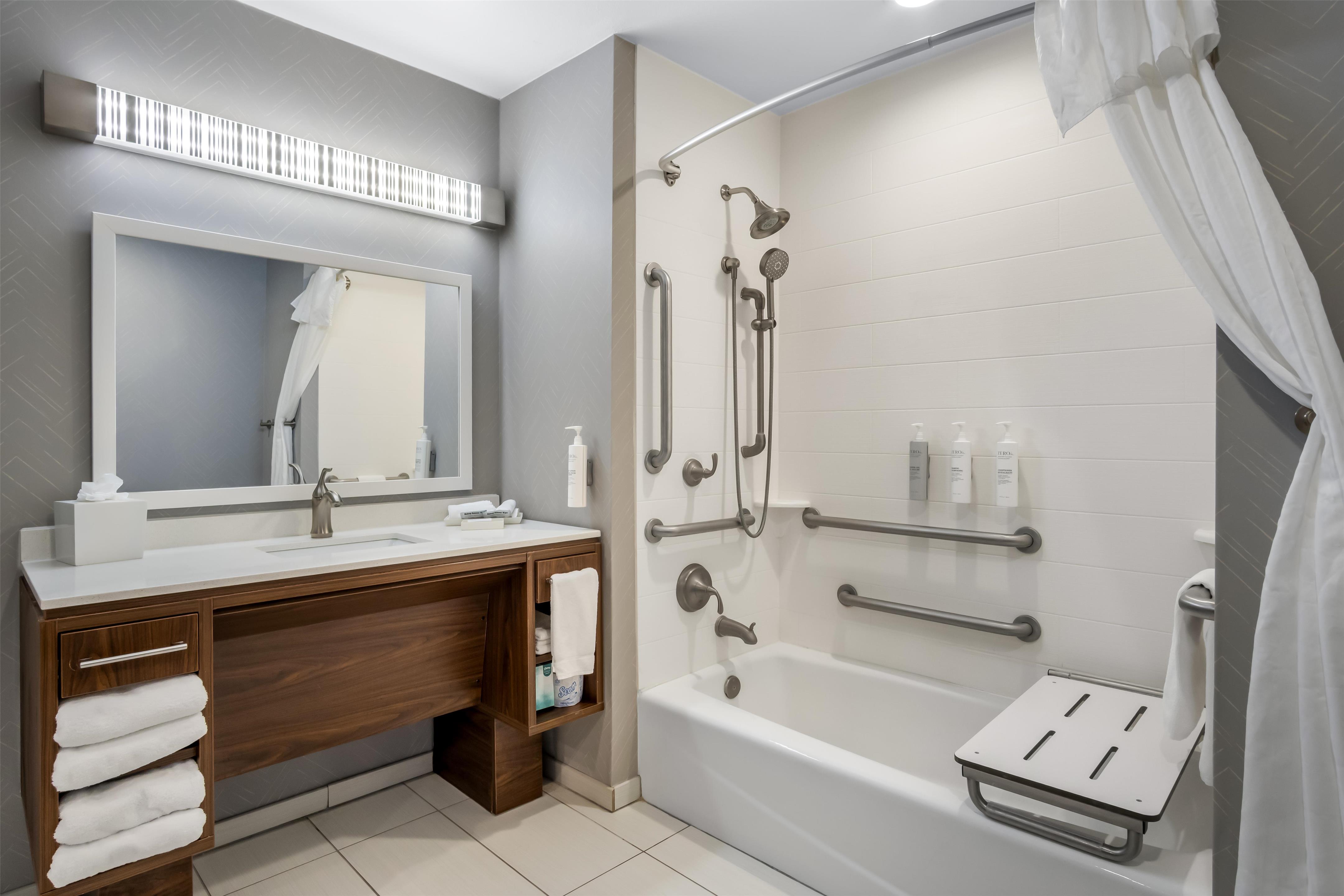 Guest room bath