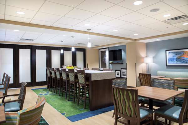 Restaurant - Hampton Inn & Suites Big Rapids