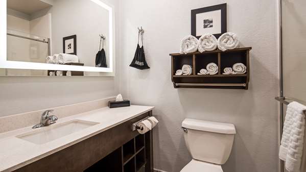  - Best Western Atoka Inn Lancaster & Suites