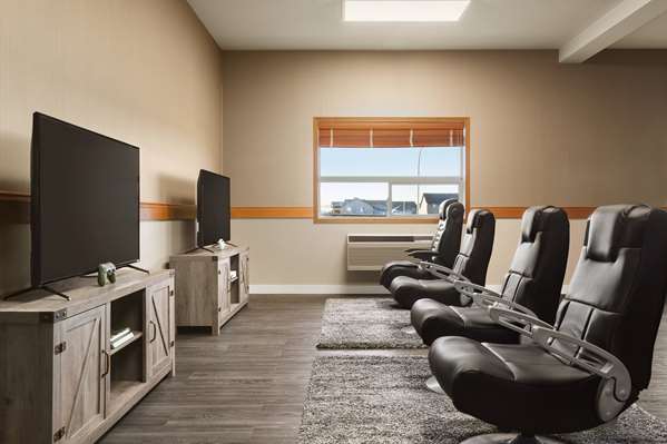  - Days Inn & Suites Brooks