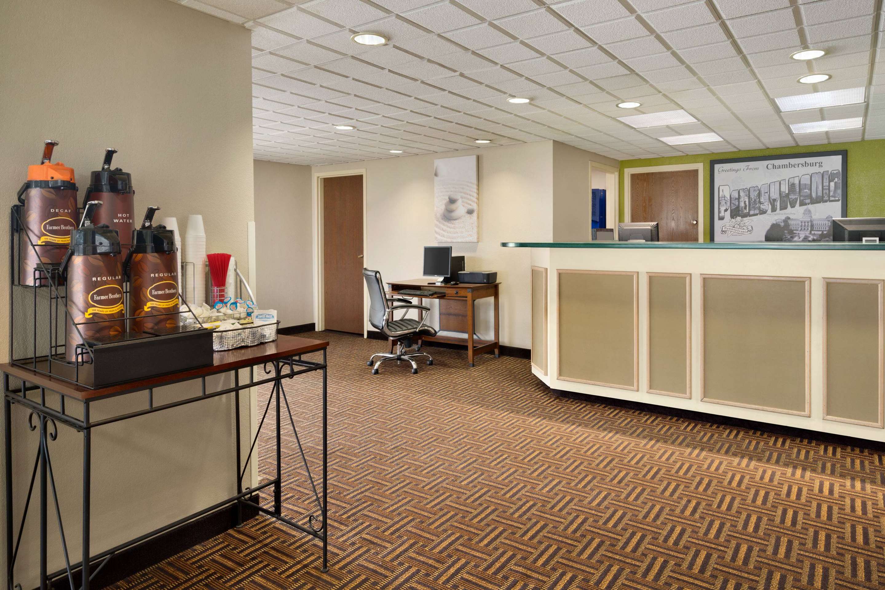Lobby | Super 8 by Wyndham Chambersburg I-81