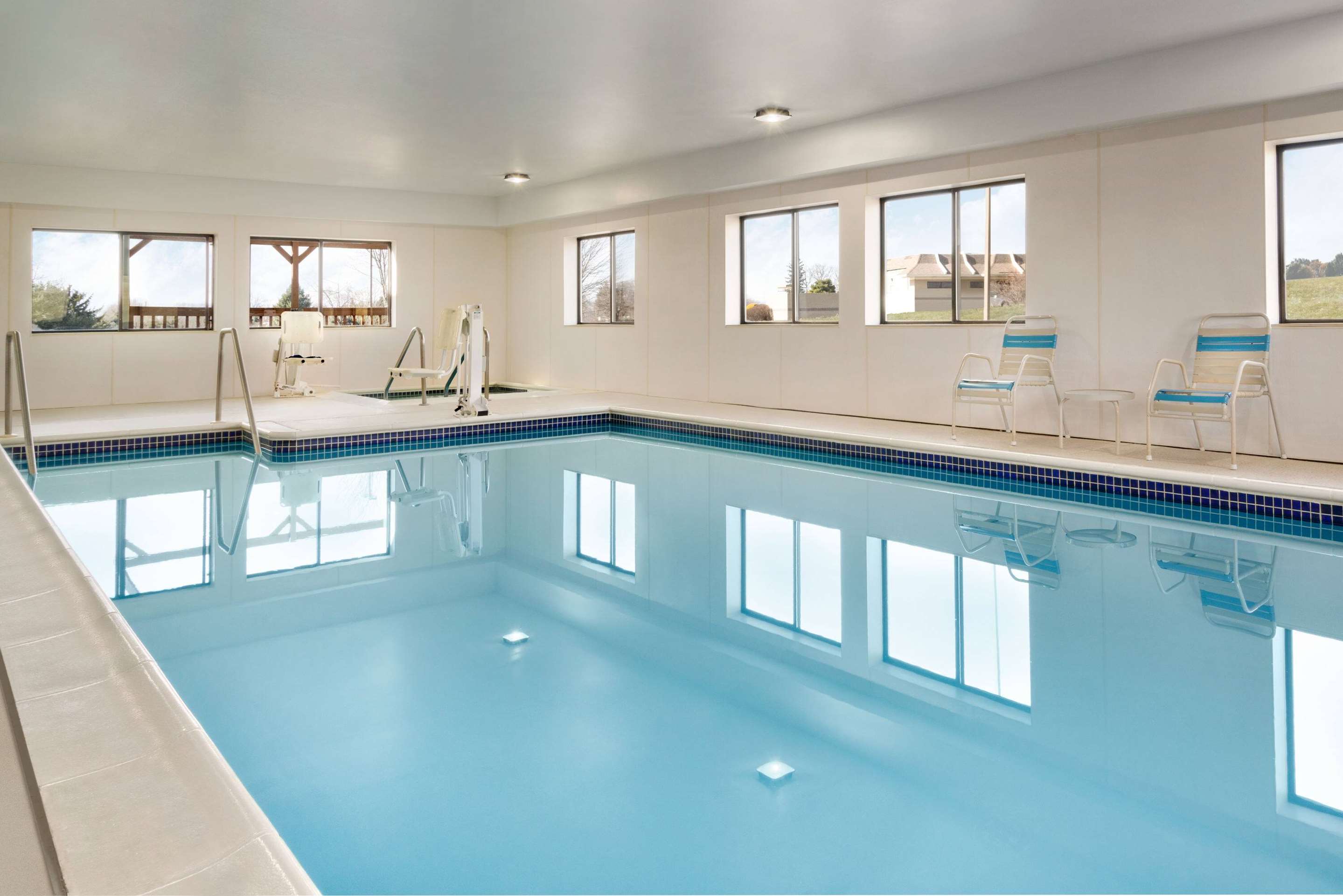 Pool | Super 8 by Wyndham Chambersburg I-81