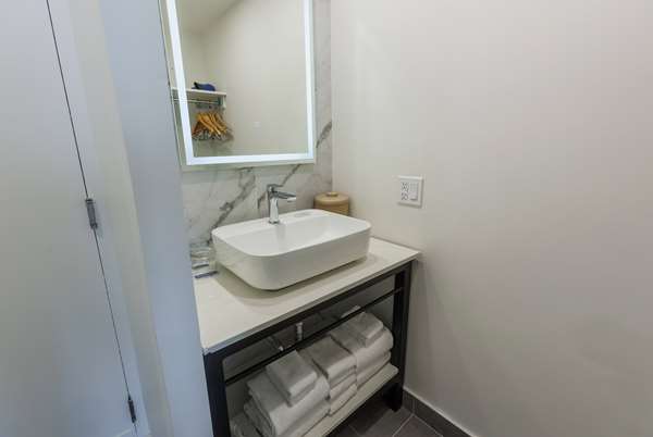  - Travelodge Hotel & Convention Centre Ste Foy