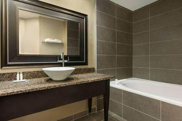  - Travelodge Hotel & Convention Centre Ste Foy