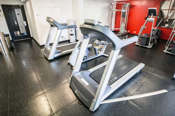 Fitness/ Exercise Room - Wyndham Hotel O'Hare Airport Des Plaines