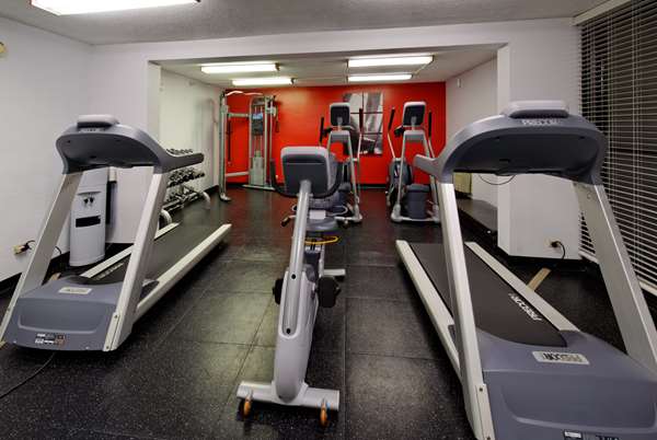Fitness/ Exercise Room - Wyndham Hotel O'Hare Airport Des Plaines