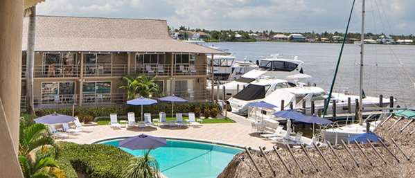 Exterior view - Cove Inn on Naples Bay