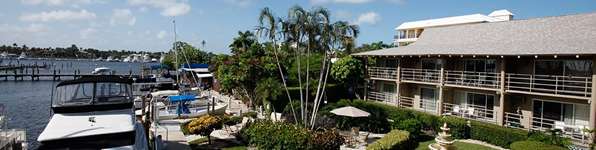 Exterior view - Cove Inn on Naples Bay