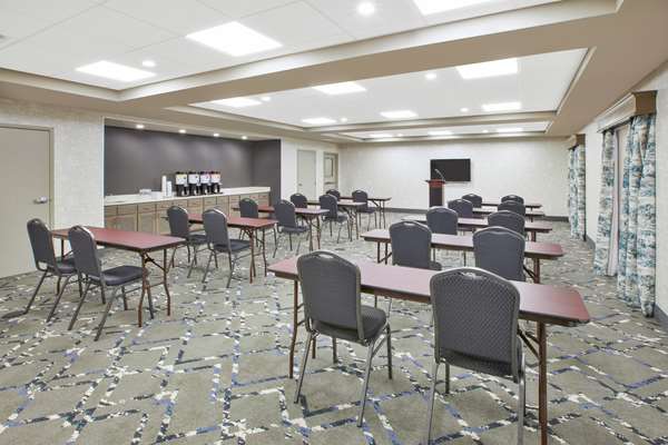  - Hampton Inn & Suites Oakwood Village