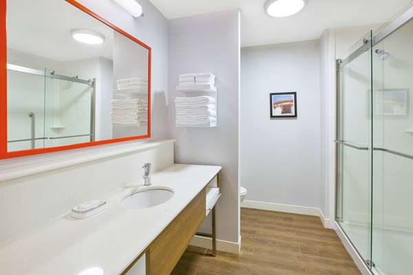  - Hampton Inn & Suites Oakwood Village