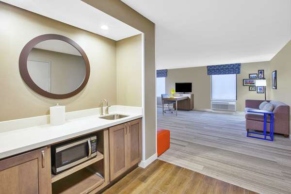  - Hampton Inn & Suites Oakwood Village
