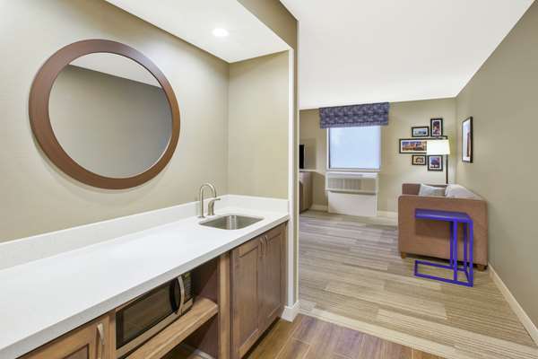  - Hampton Inn & Suites Oakwood Village
