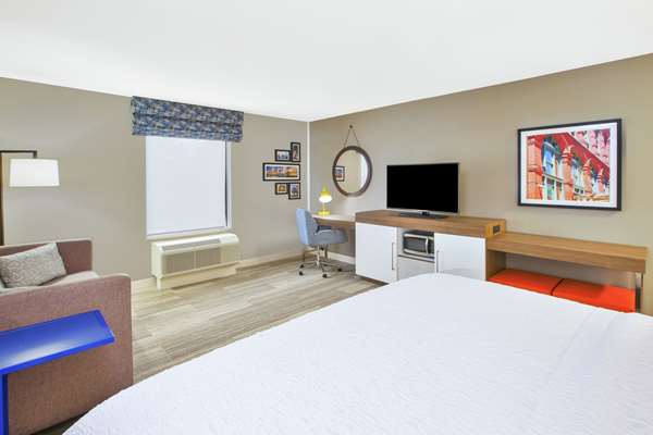  - Hampton Inn & Suites Oakwood Village