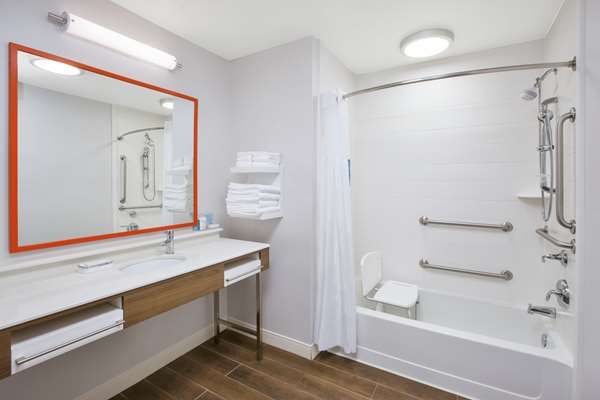  - Hampton Inn & Suites Oakwood Village