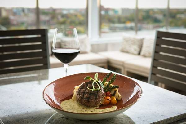 Restaurant - Hilton Garden Inn Downtown Iowa City