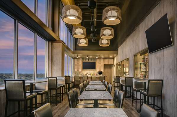 Bar - Hilton Garden Inn Downtown Iowa City