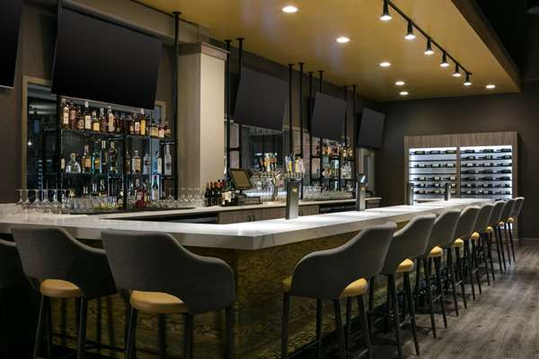 Bar - Hilton Garden Inn Downtown Iowa City