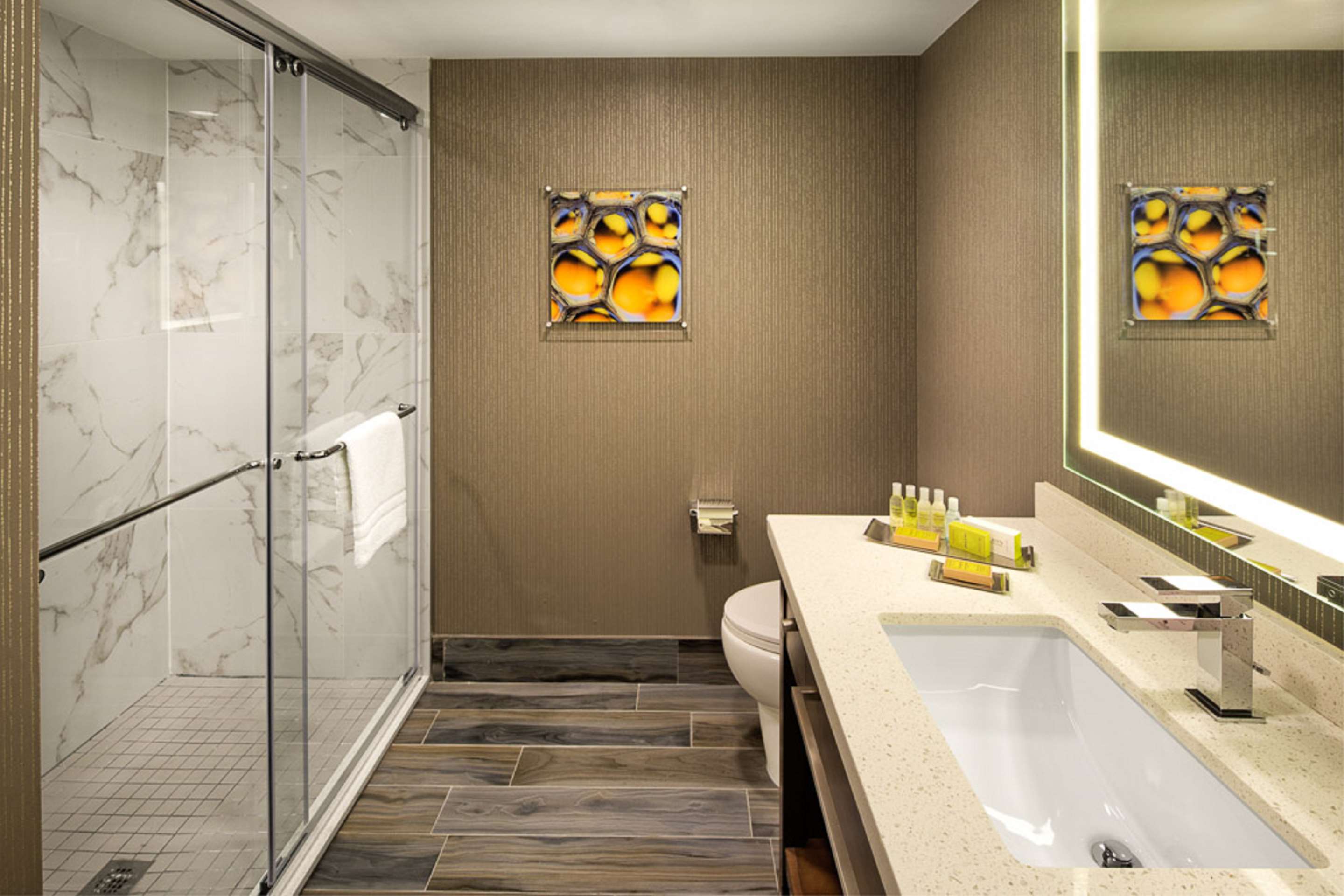 Guest room bath