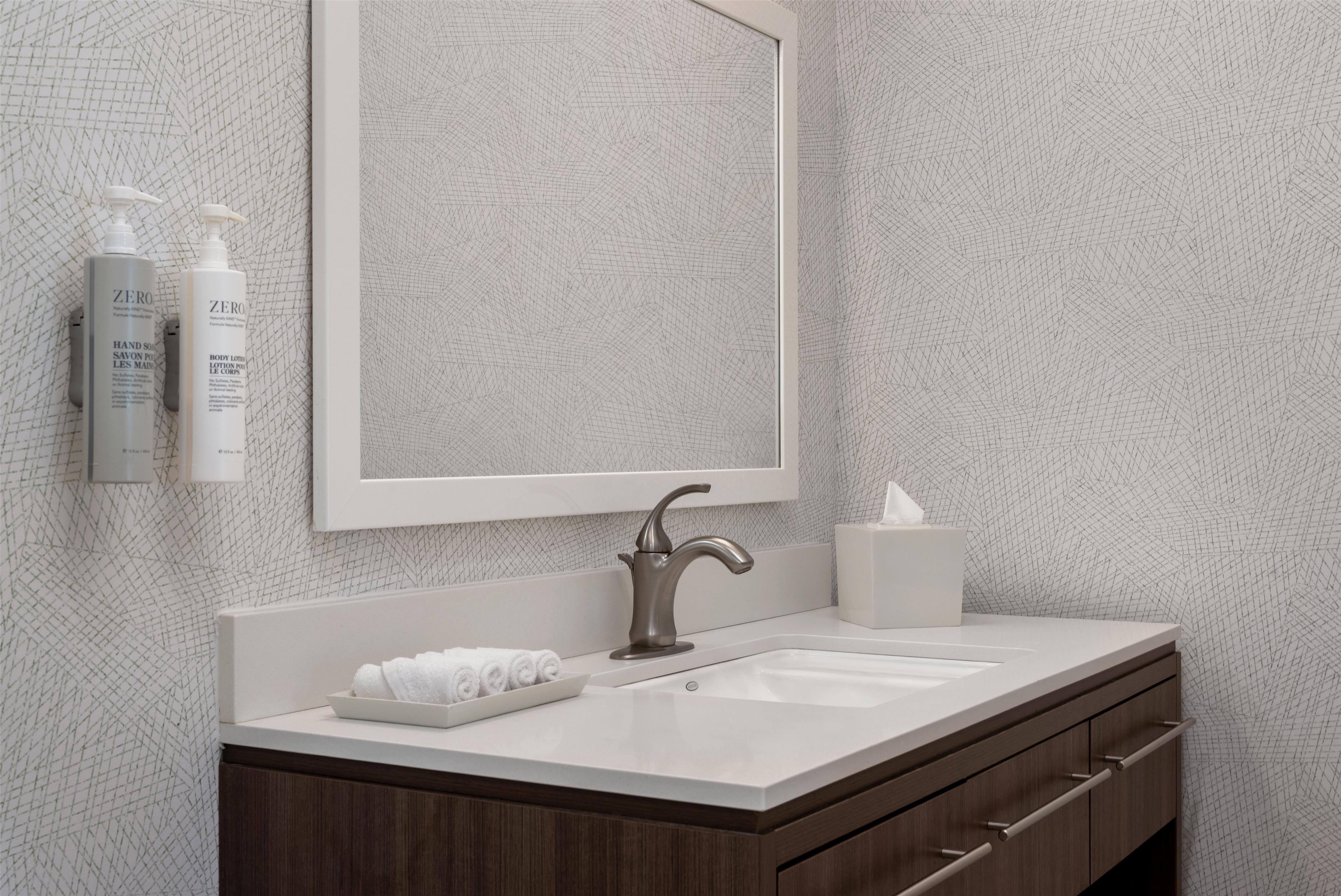 Guest room bath