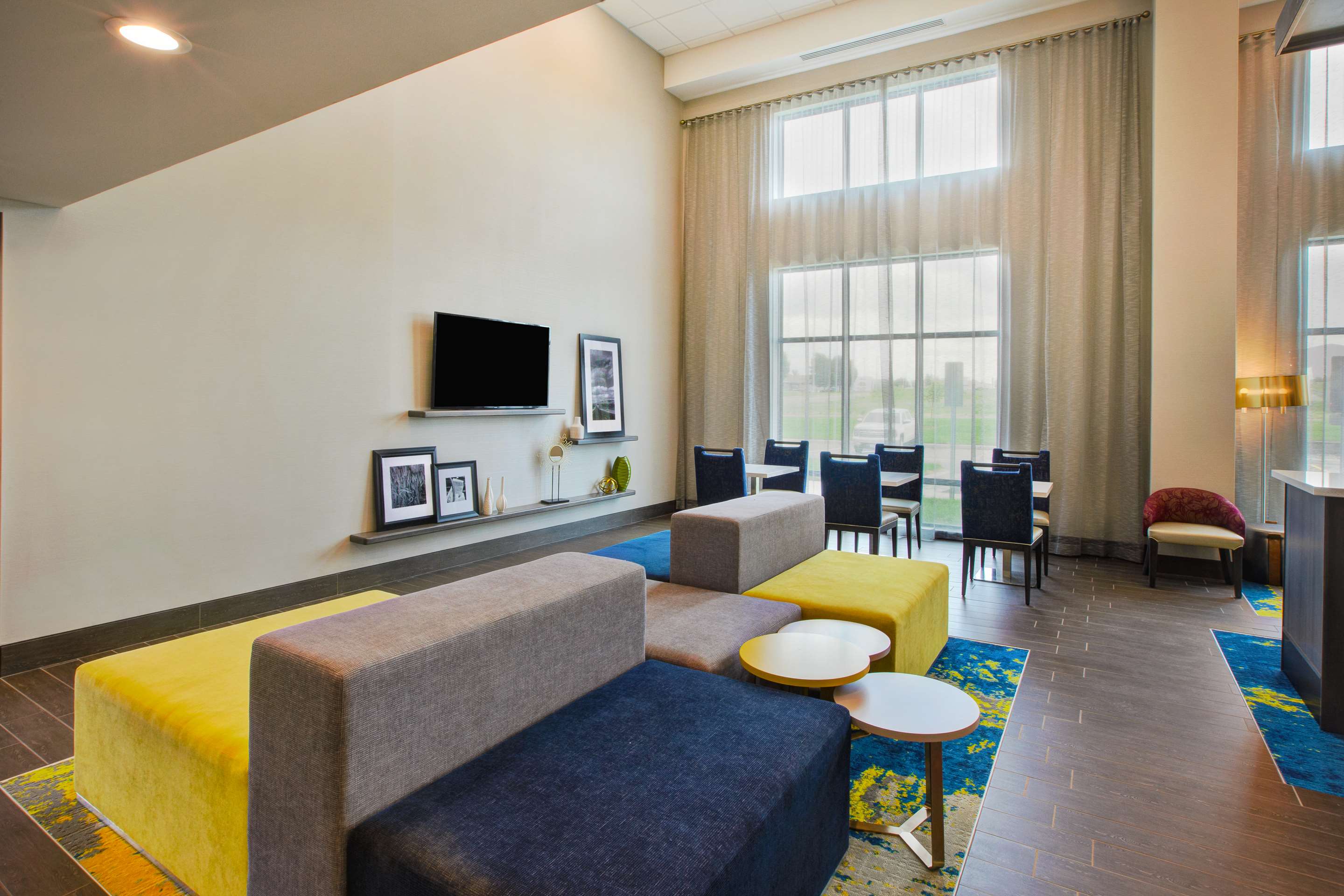 Lobby | Hampton Inn & Suites Southwest/Sioux Falls