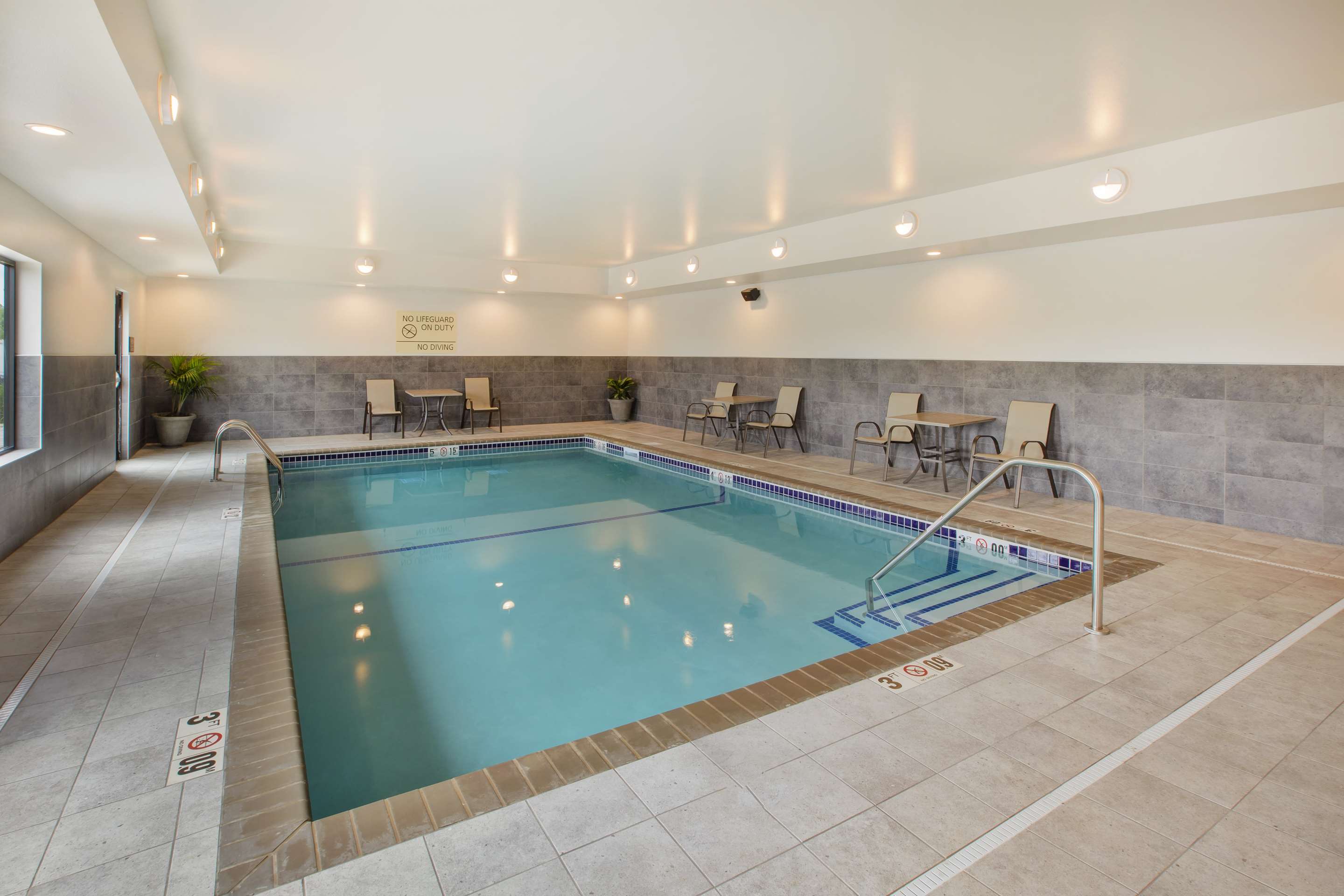 Pool | Hampton Inn & Suites Southwest/Sioux Falls