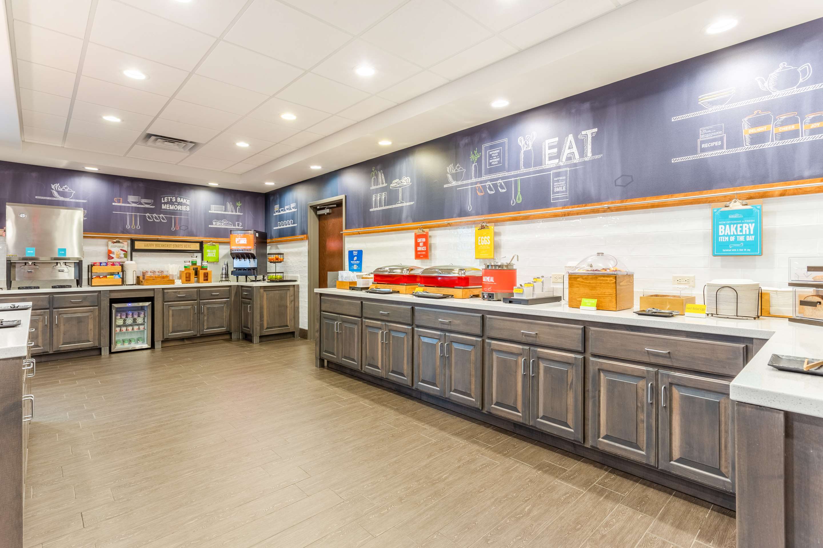 Breakfast Area | Hampton Inn & Suites Southwest/Sioux Falls