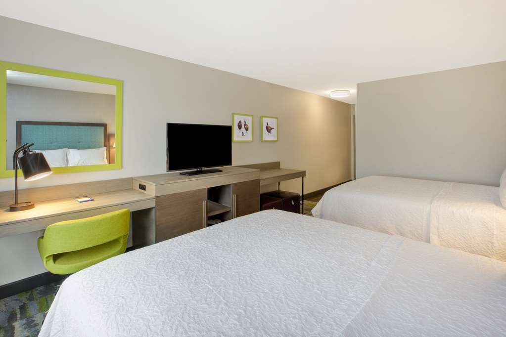 Hampton Inn &amp; Suites by Hilton/Southwest/Siou-guestroom-Guest Room,On-Site.jpg