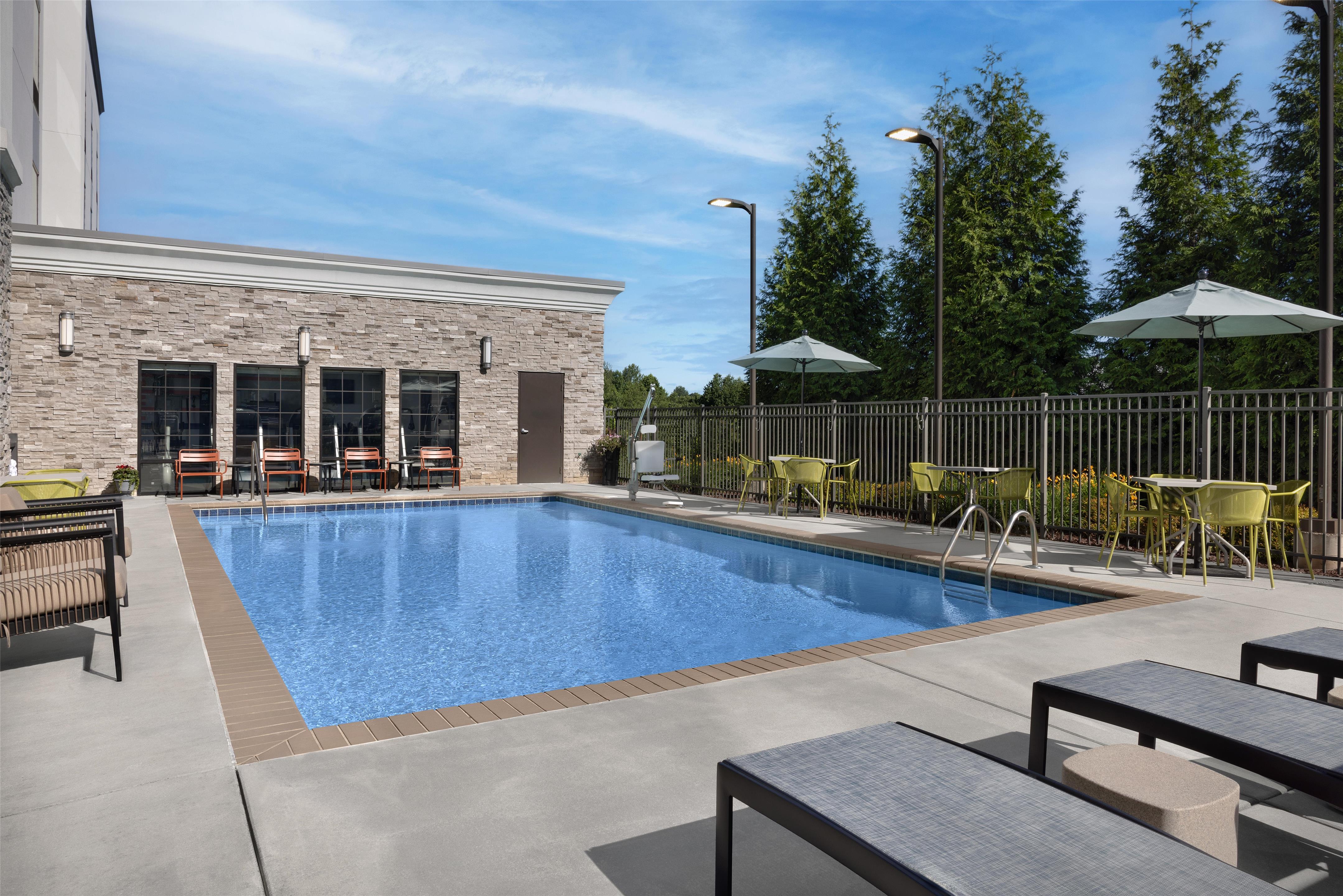 Pool | Hampton Inn Kernersville