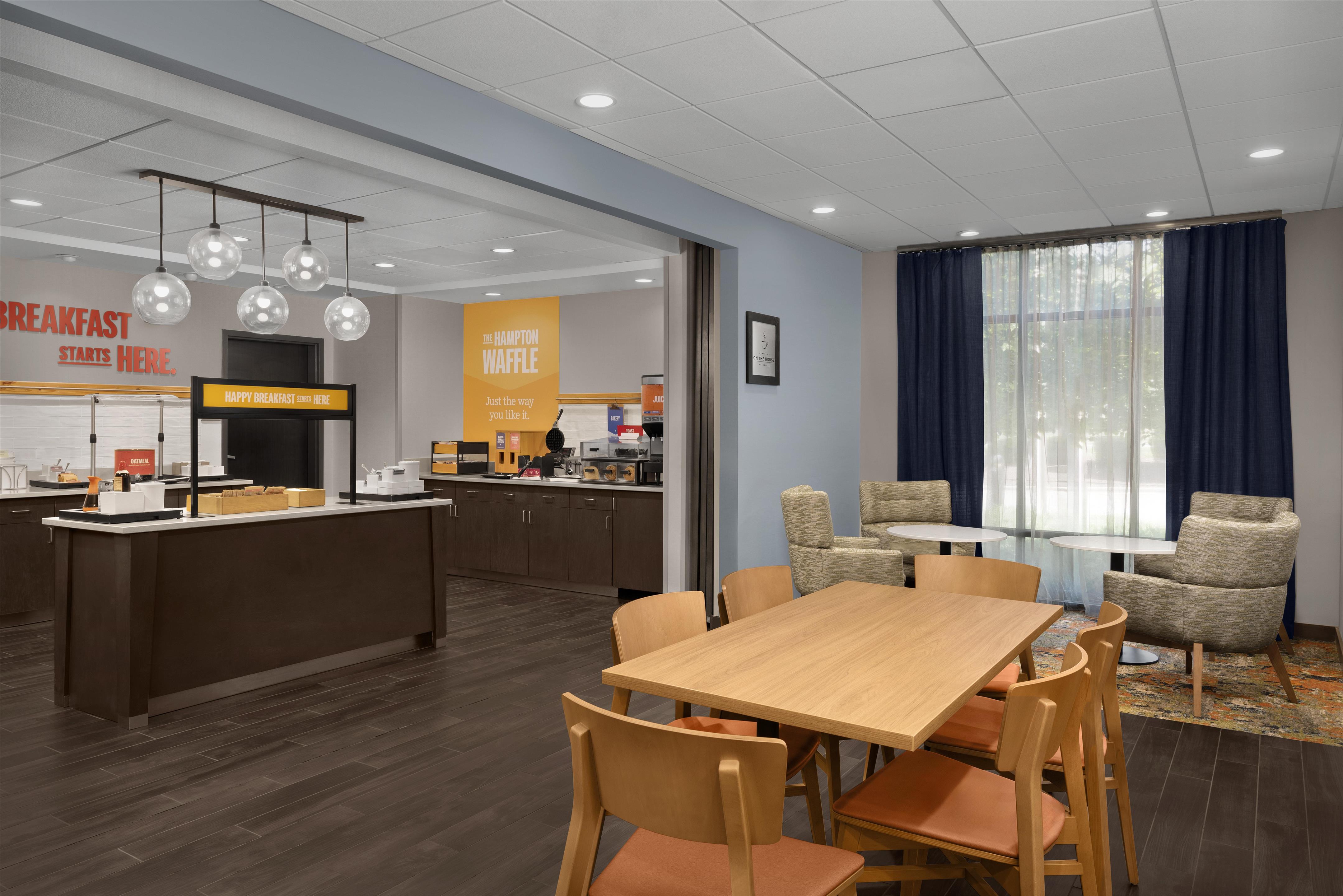 Breakfast Area | Hampton Inn Kernersville