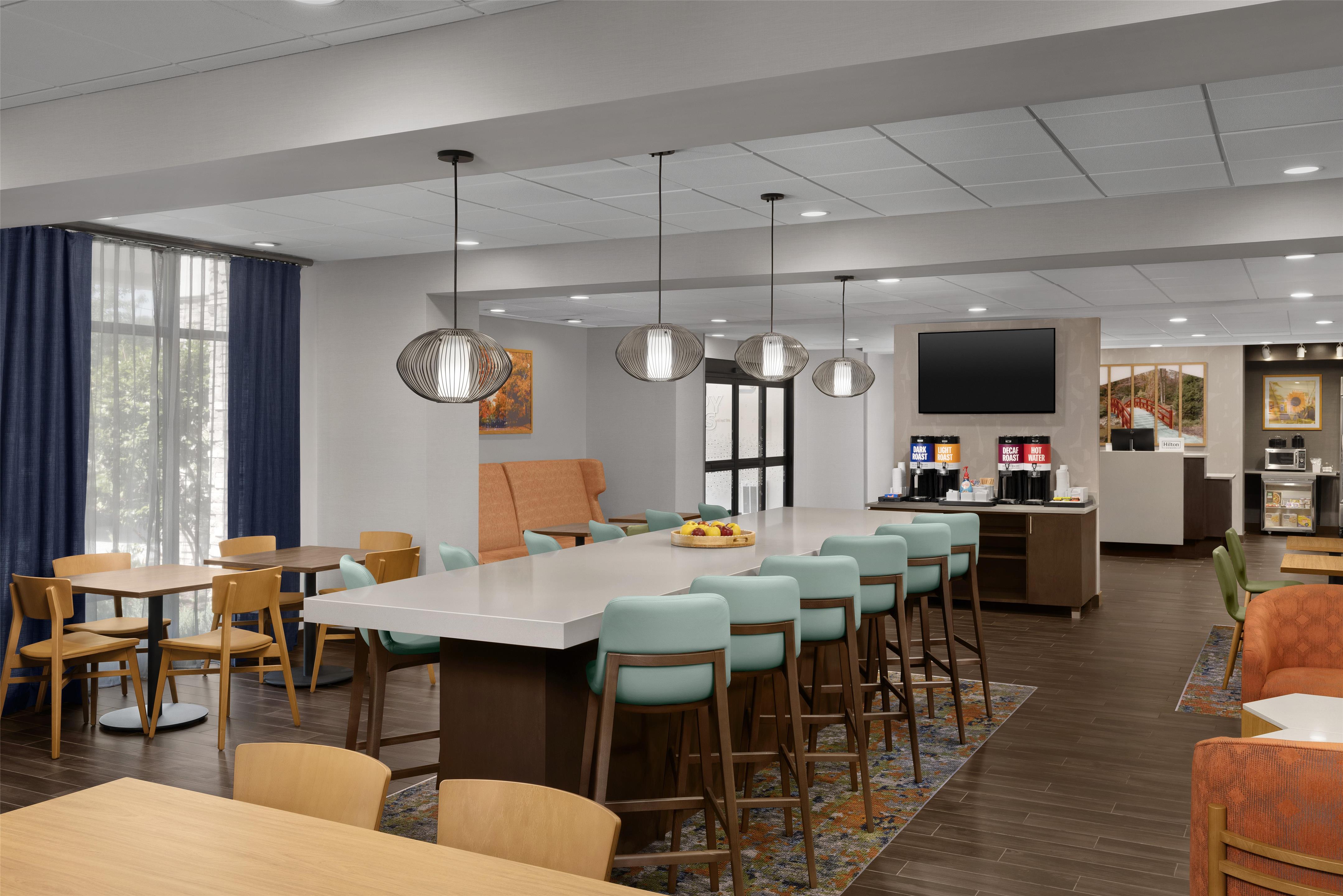 Breakfast Area | Hampton Inn Kernersville