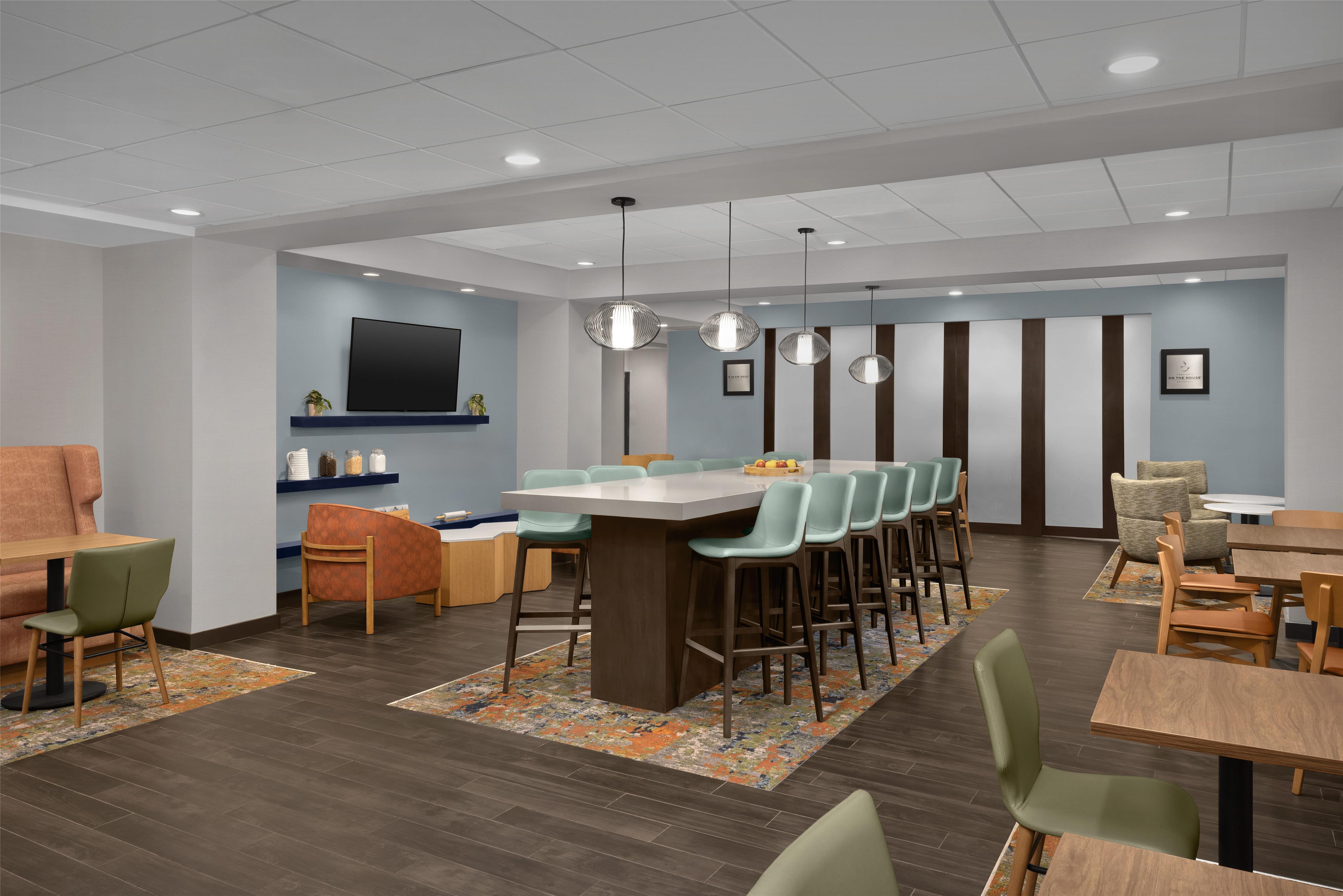 Breakfast Area | Hampton Inn Kernersville