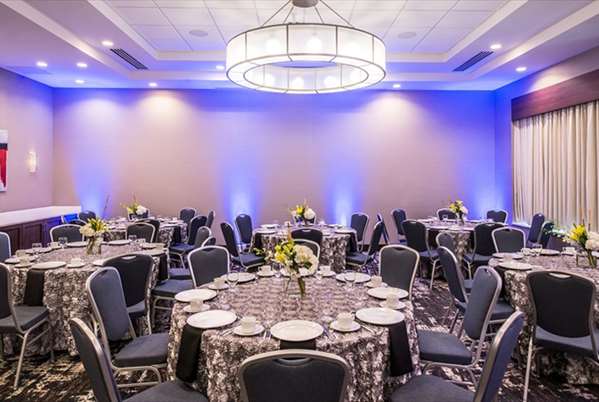  - Hilton Garden Inn Downtown Little Rock - I-30, Exits 140 & 140A