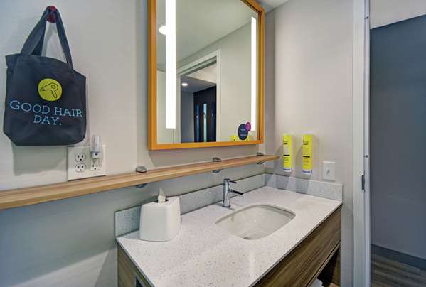  - Tru by Hilton Hotel Airport South Portland