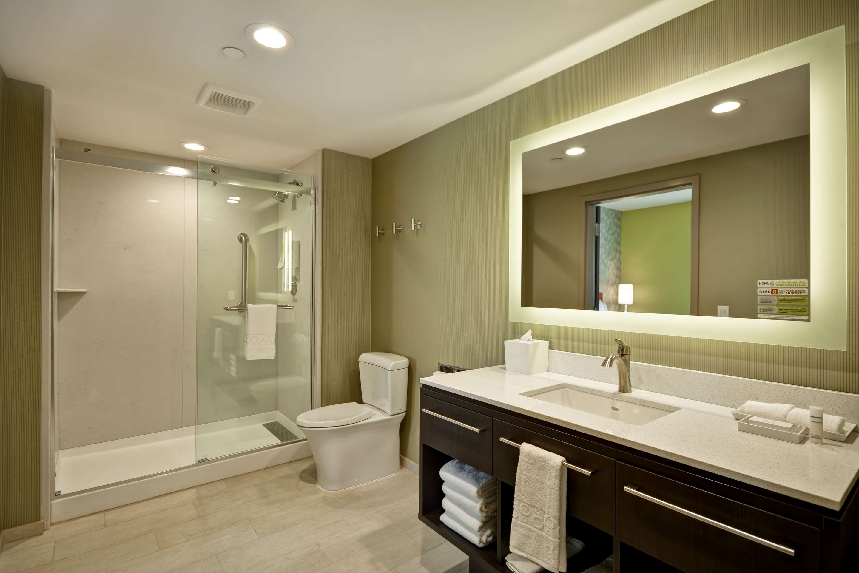 Guest room bath
