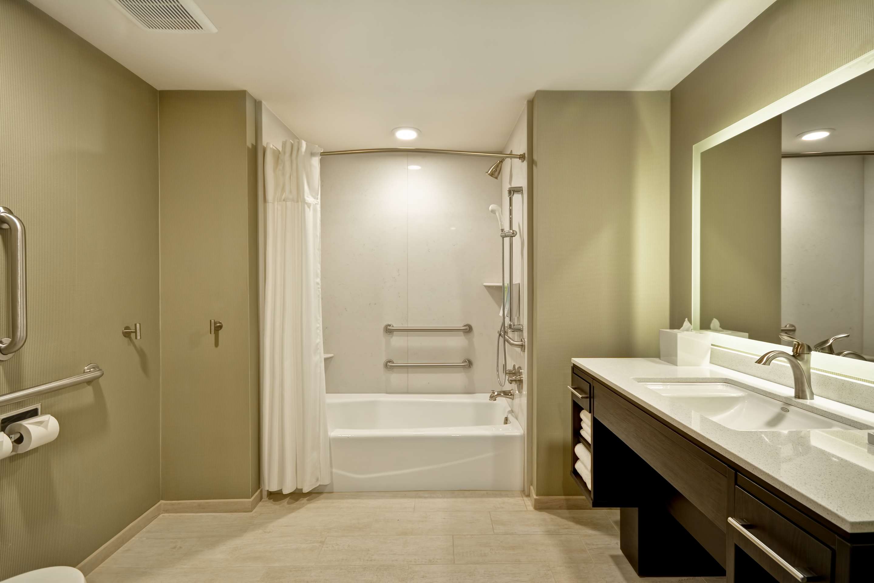 Guest room bath