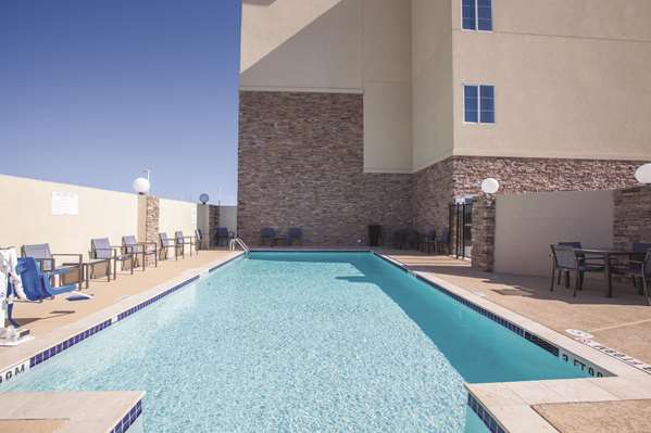 Pool - La Quinta Inn & Suites Kingsville
