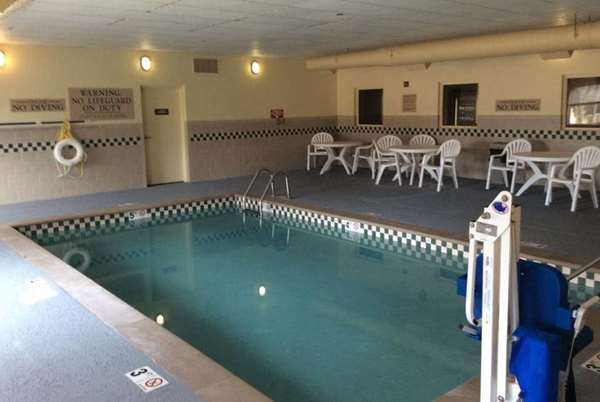 Pool - Baymont Inn & Suites Clinton - I-75, Exit 122