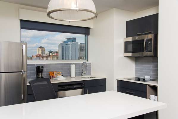 Suite - Hyatt House Hotel Downtown Austin - I-35, Exit 234B