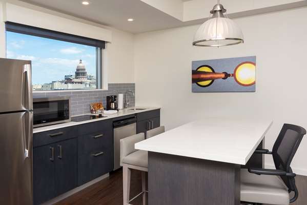 Suite - Hyatt House Hotel Downtown Austin - I-35, Exit 234B