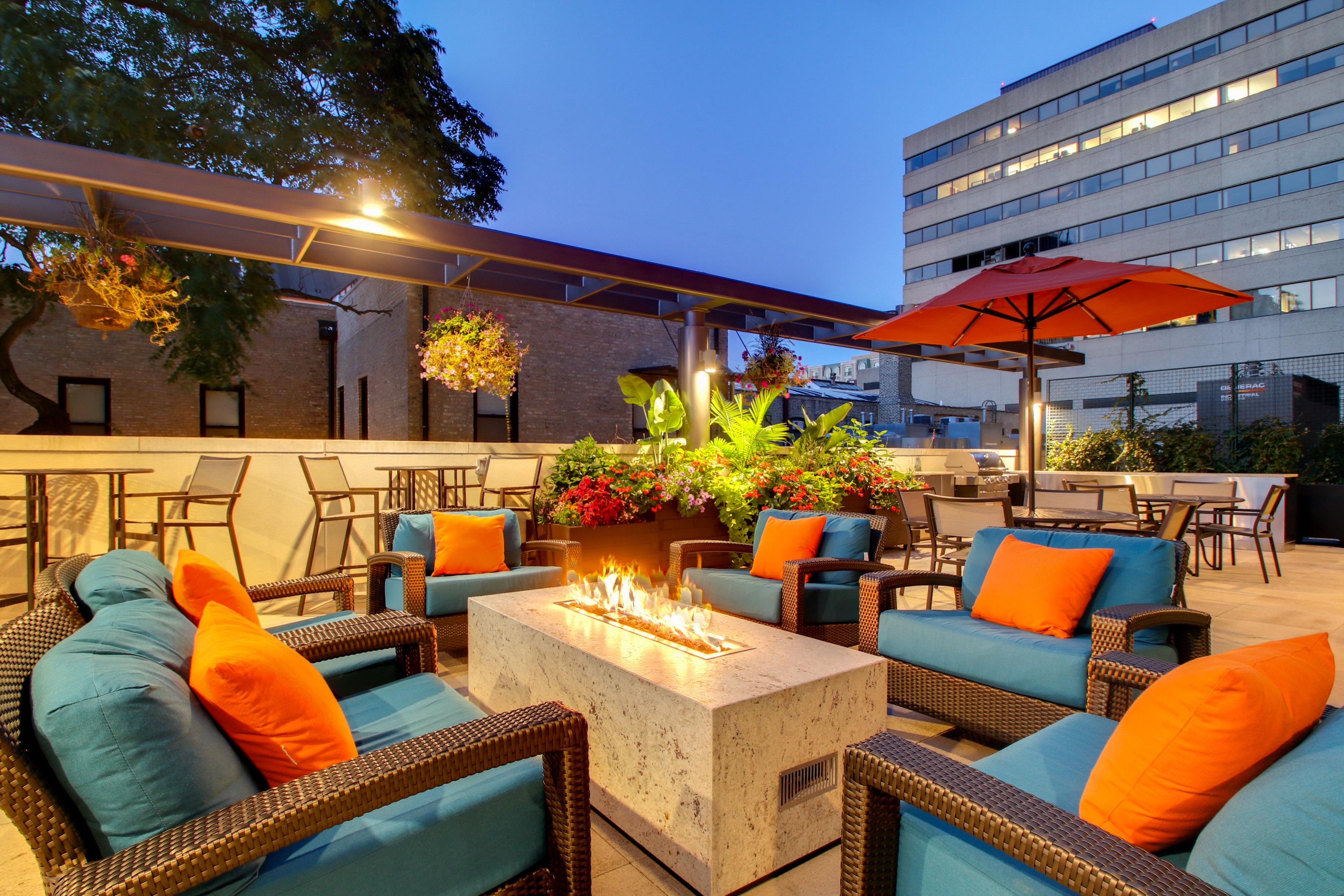 Patio Terrace | Hyatt House Chicago/Evanston