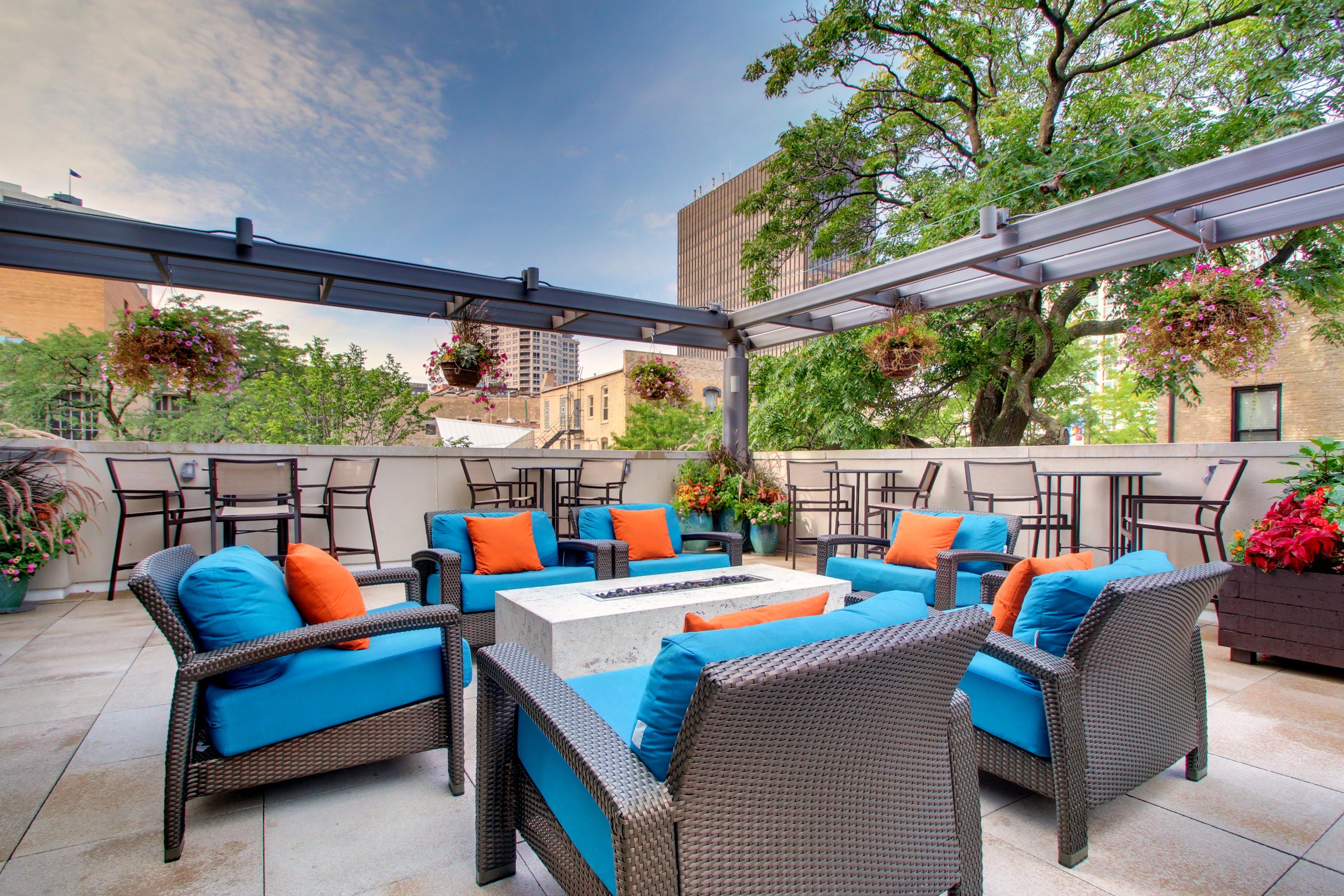 Patio Terrace | Hyatt House Chicago/Evanston