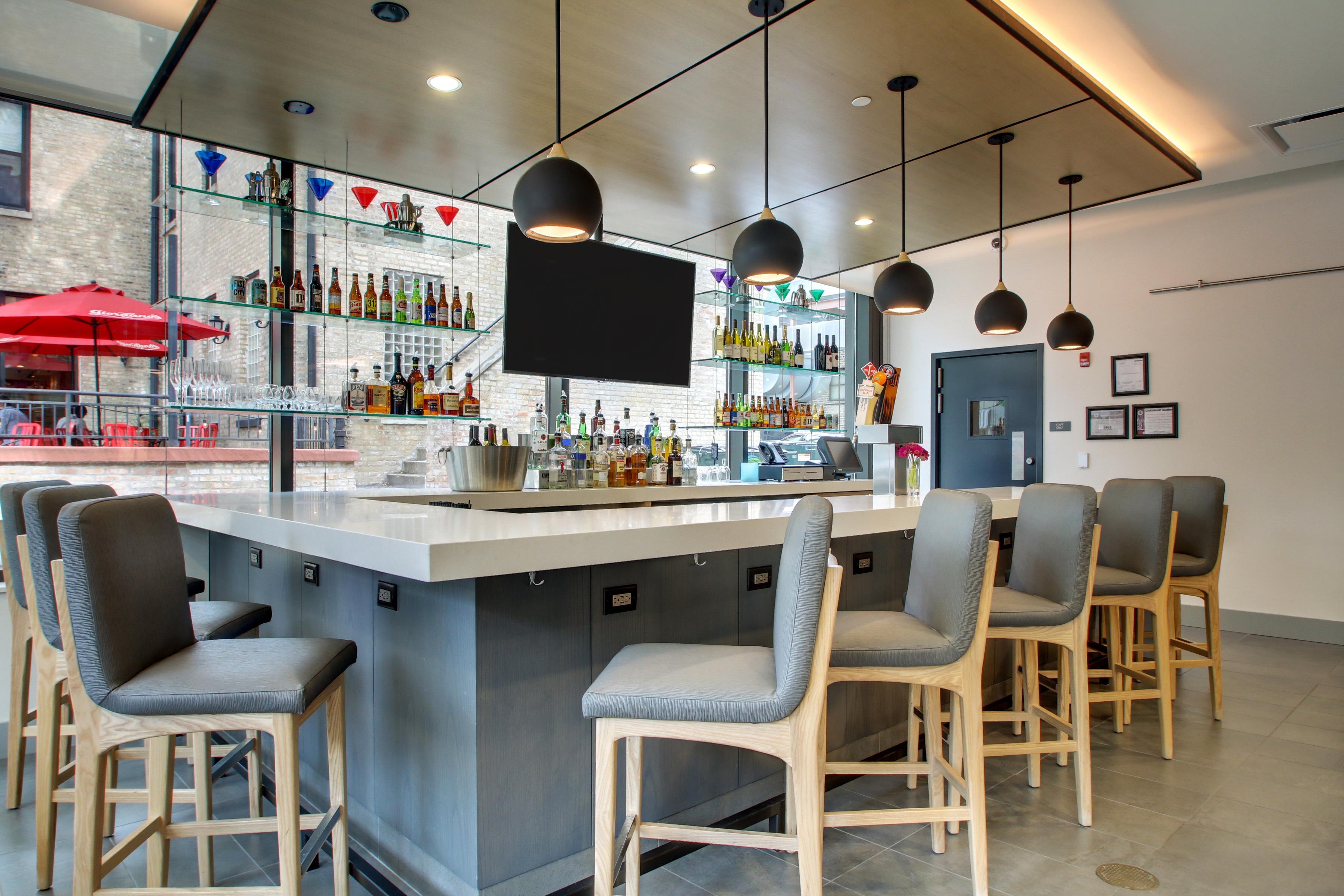 Bar Lounge | Hyatt House Chicago/Evanston